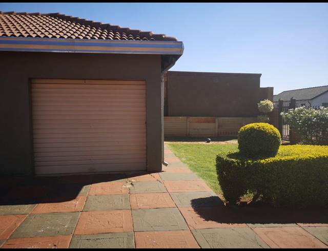 3 BEDROOM HOUSE SOLD IN THE ORCHARDS